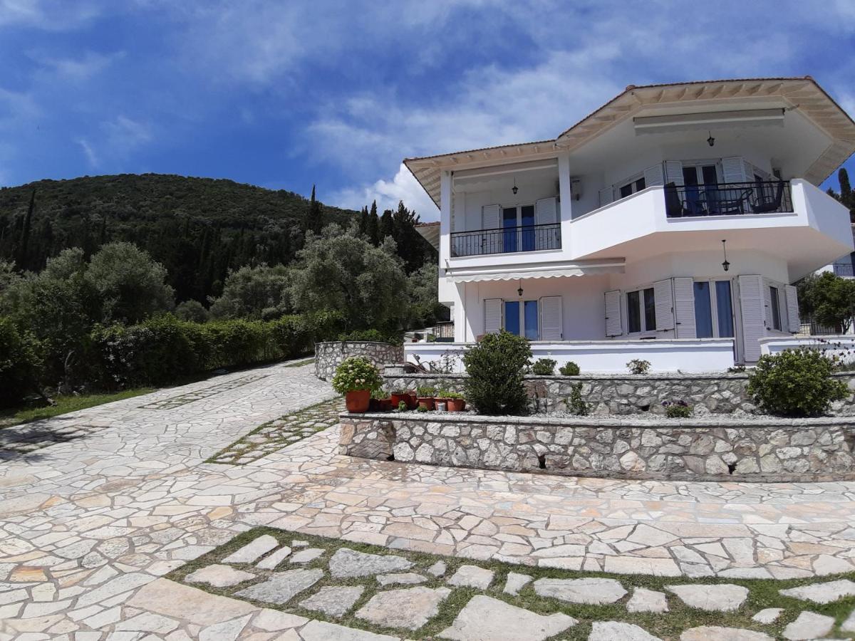 Villa Korakias Seaview à Yénion Extérieur photo
