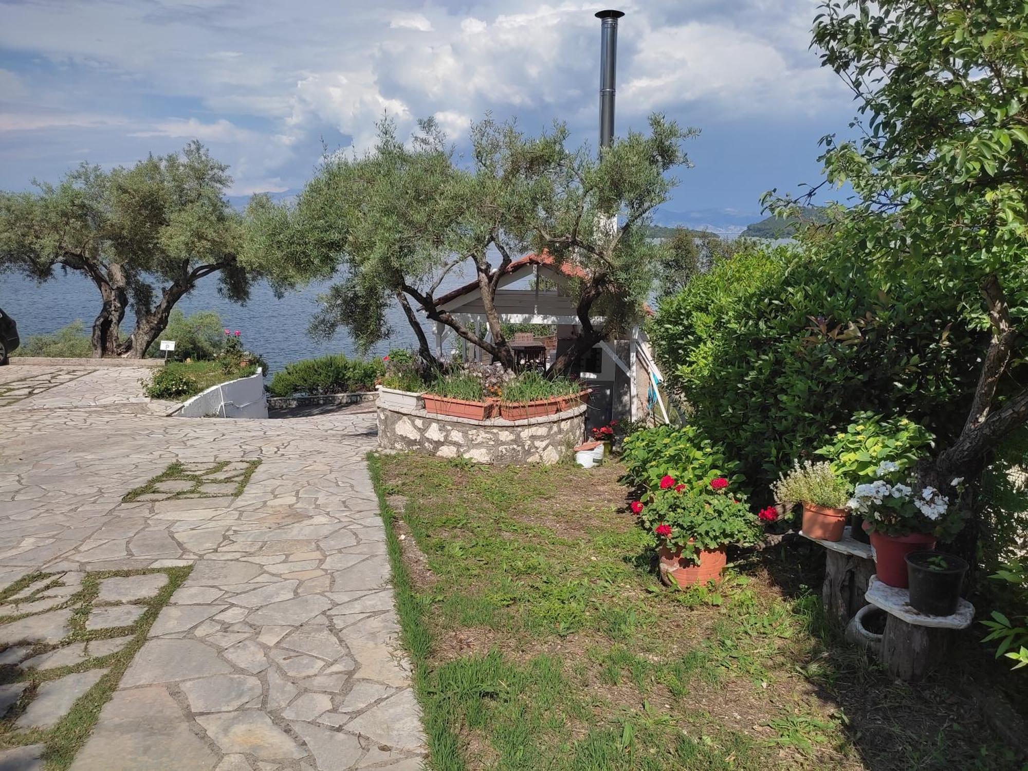 Villa Korakias Seaview à Yénion Extérieur photo
